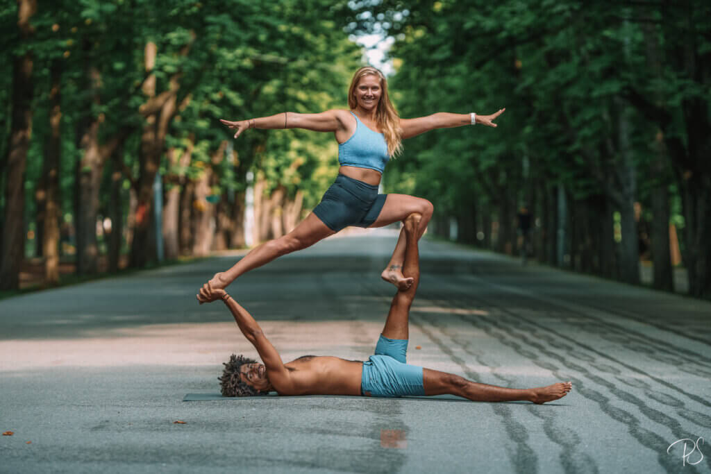 acro yoga