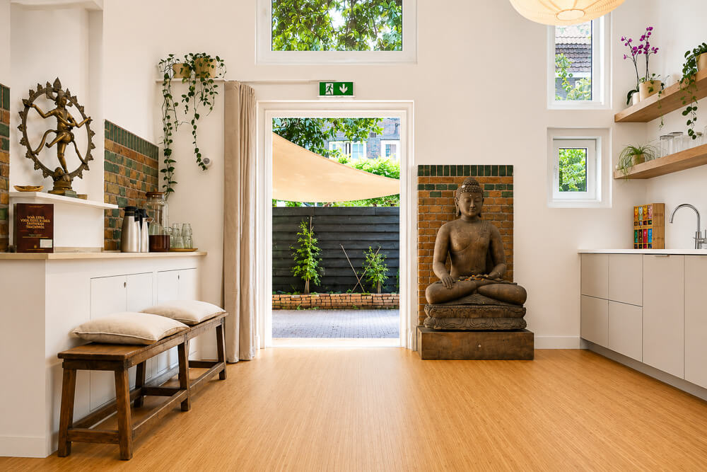yoga circle lounge